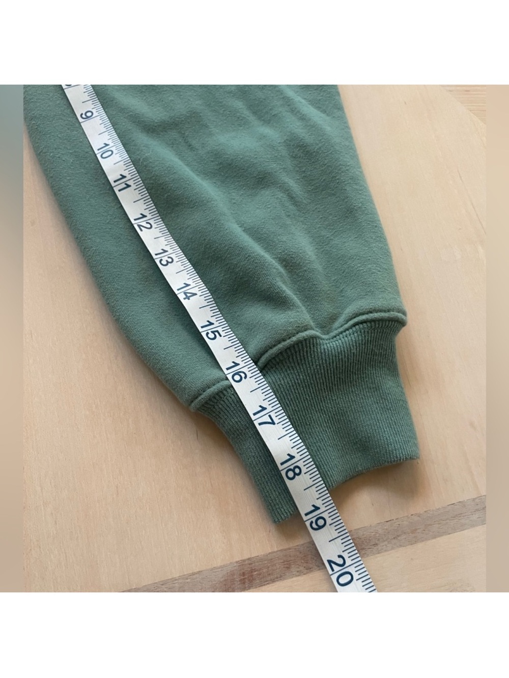 Abercrombie & Fitch Green New York Graphic Crewneck Sweatshirt - Picture 6 of 6